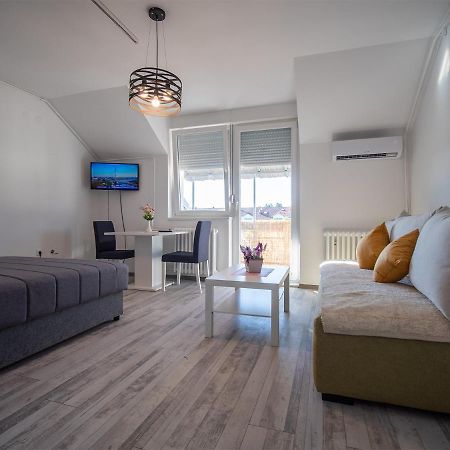 Apartman Sara Apartment Нови Сад Екстериор снимка