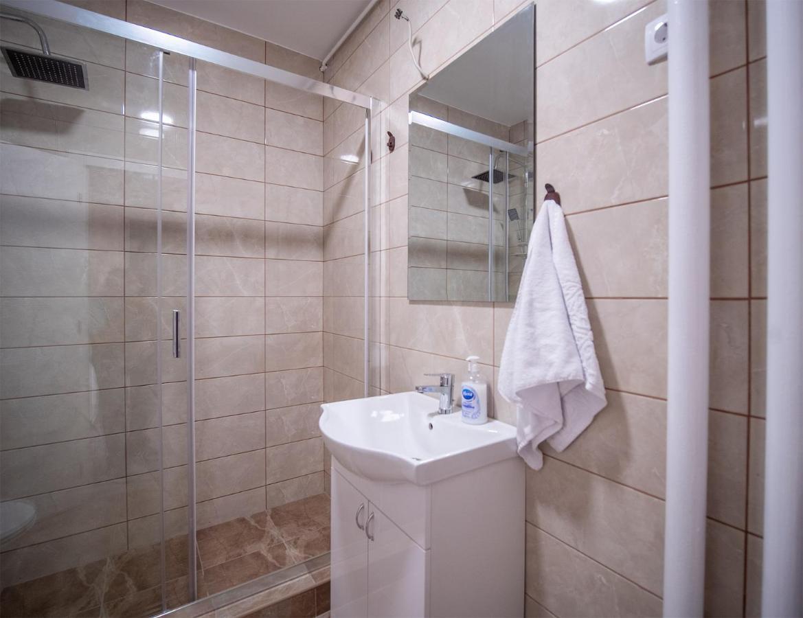 Apartman Sara Apartment Нови Сад Екстериор снимка