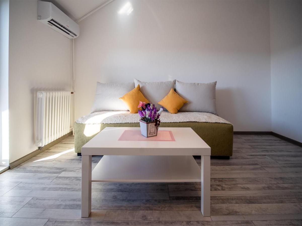 Apartman Sara Apartment Нови Сад Екстериор снимка